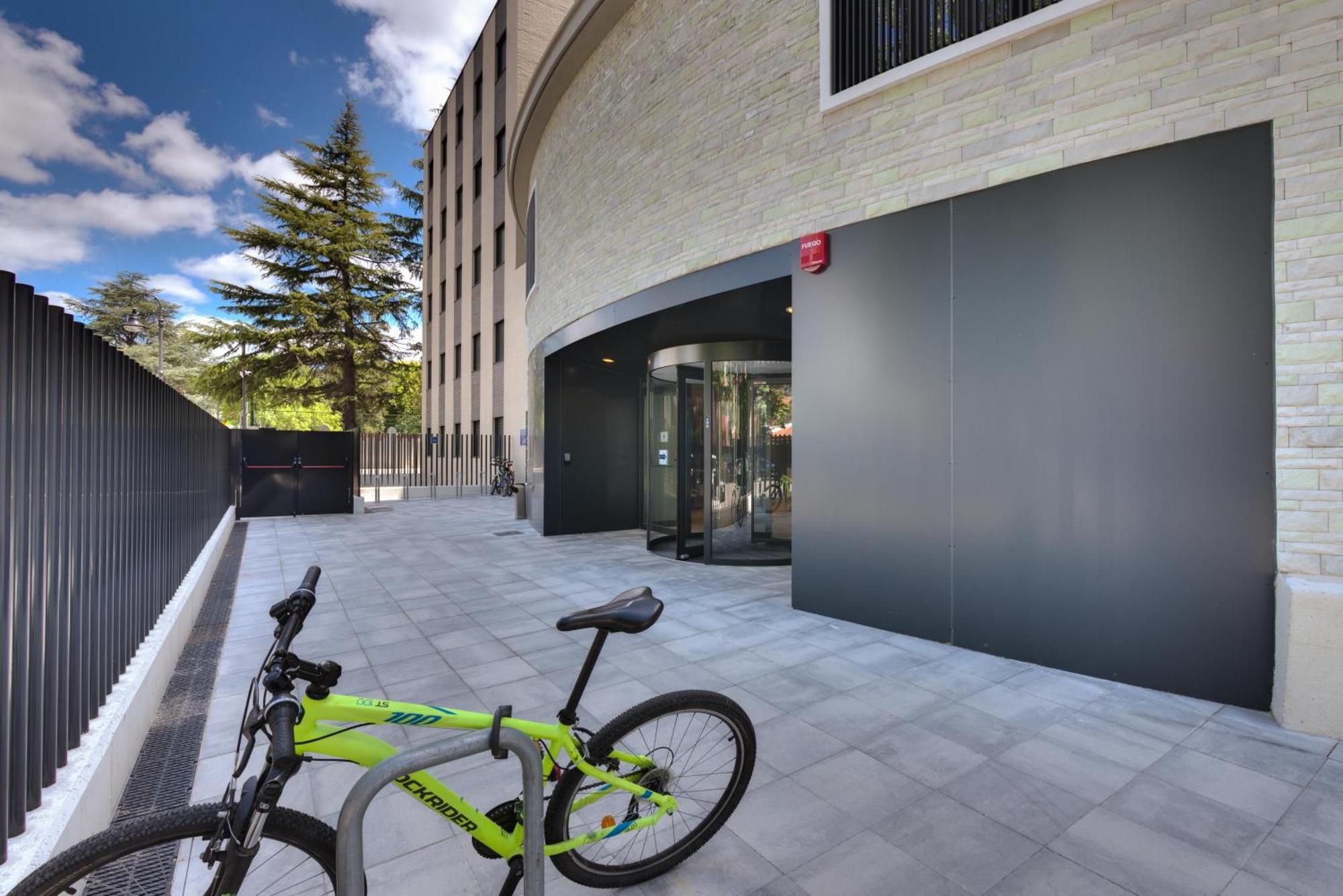 Livensa Living Pamplona Albergue Juvenil Luaran gambar
