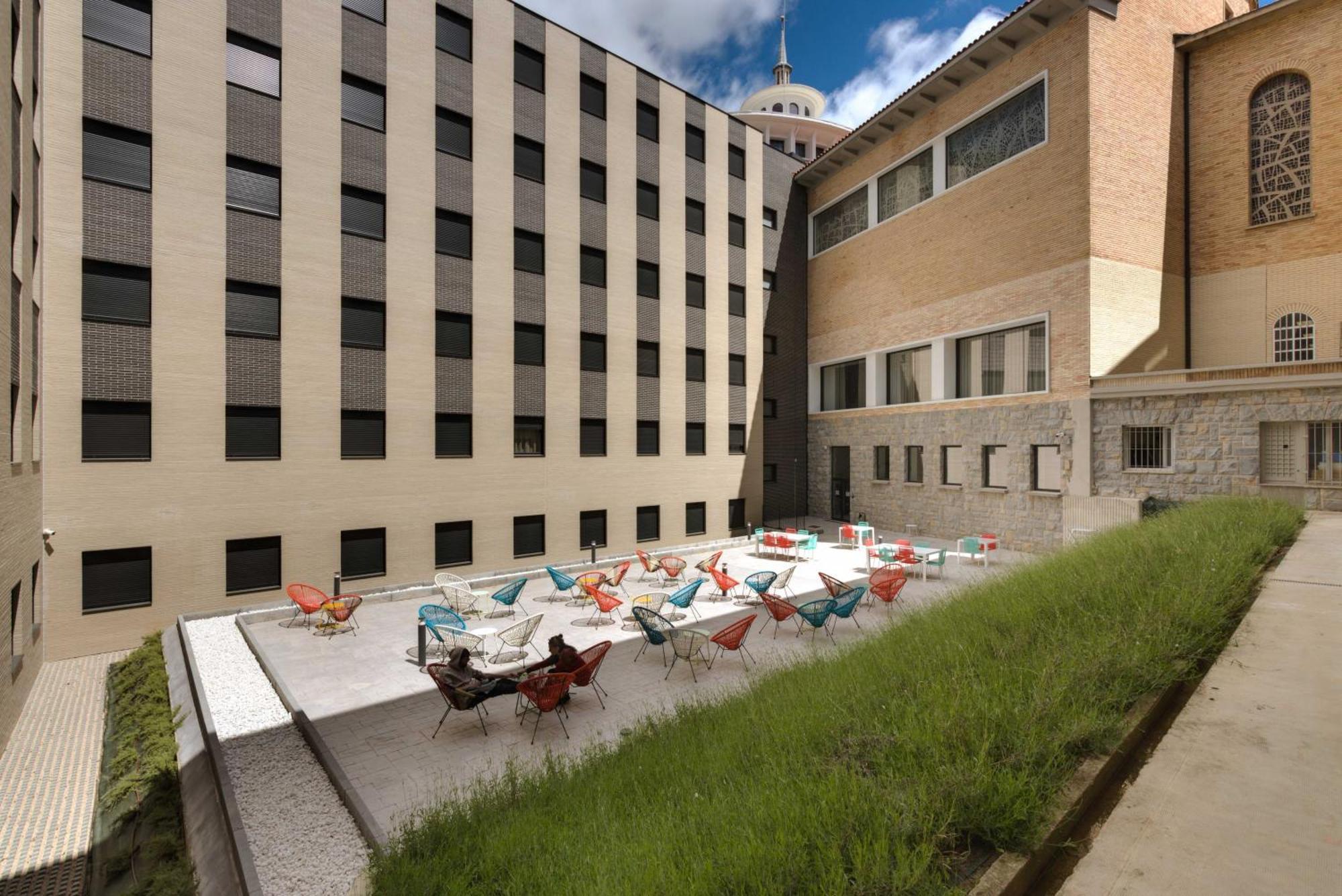 Livensa Living Pamplona Albergue Juvenil Luaran gambar